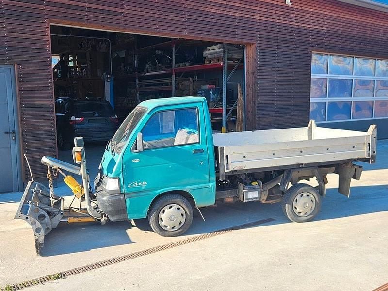 Second-hand Piaggio Porter 65 CP (47 kW) 2004 Verde SUV