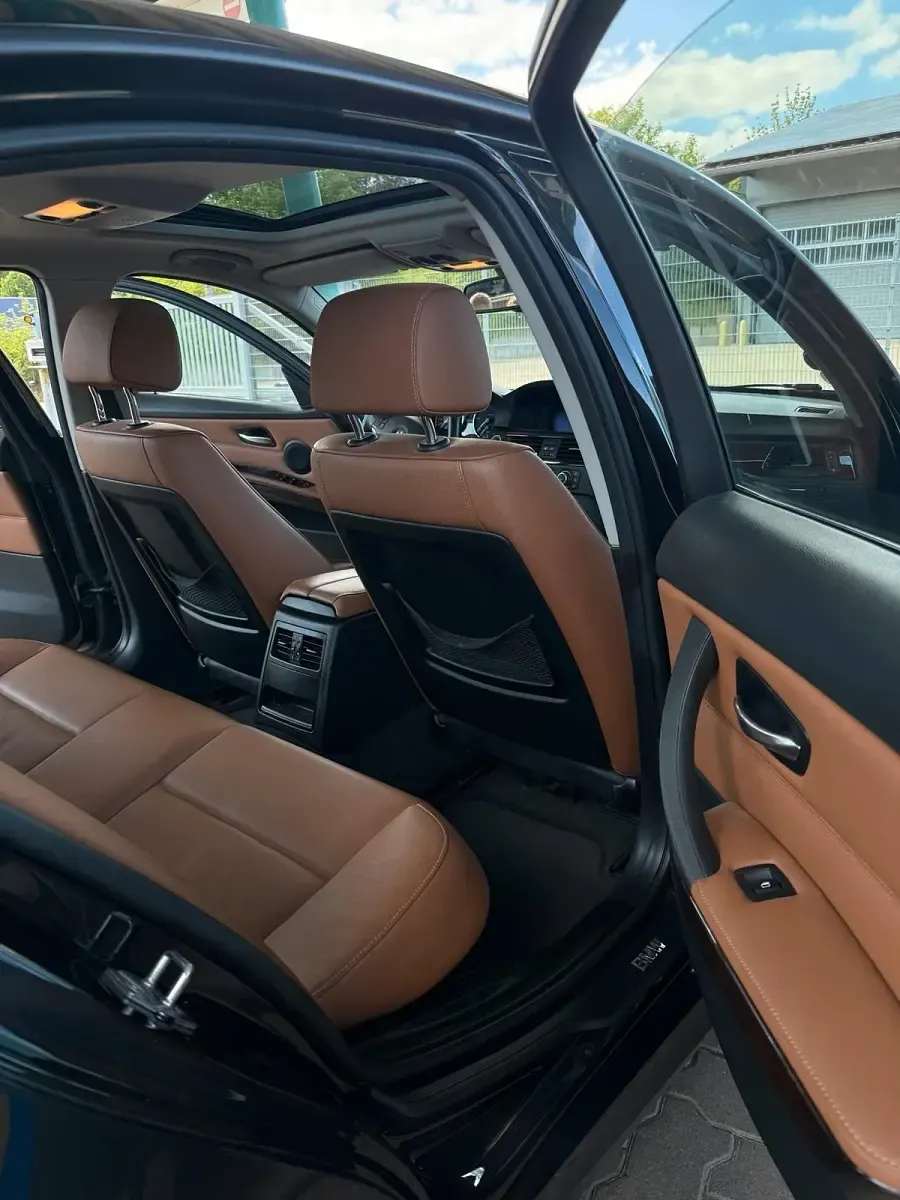 Gebraucht BMW 320 177 PS (130 kW) 2010 Schwarz Limousine
