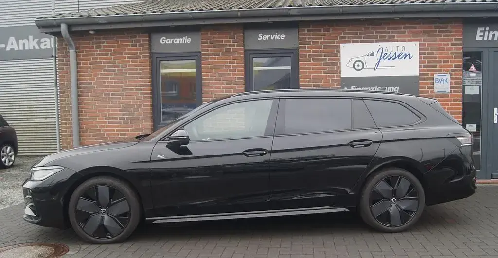 Gebraucht VW Passat R-line 193 PS (141 kW) 2024 Schwarz Kombi