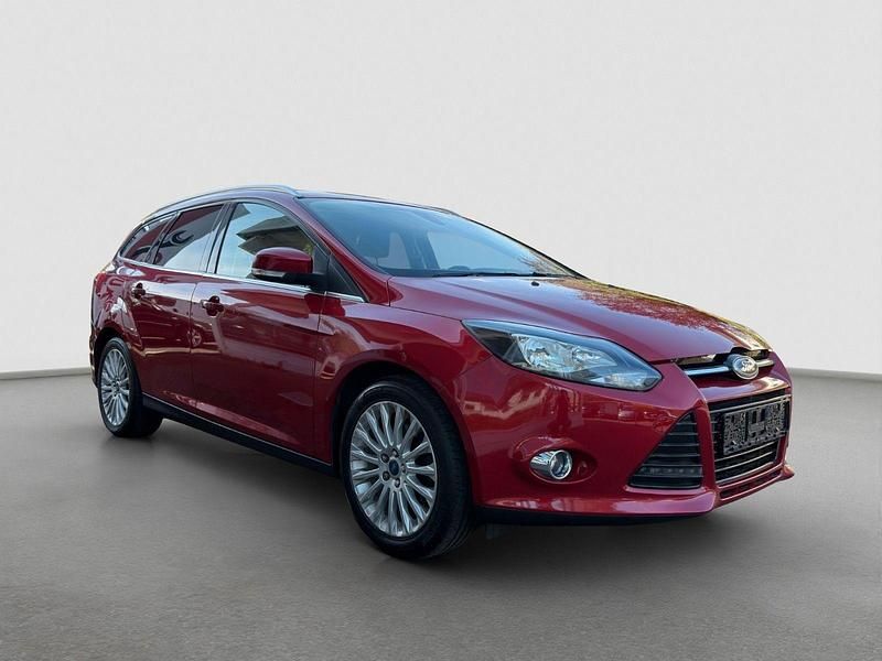 Używany Ford Focus Titanium 150 KM (110 kW) 2011 Czerwony Kombi