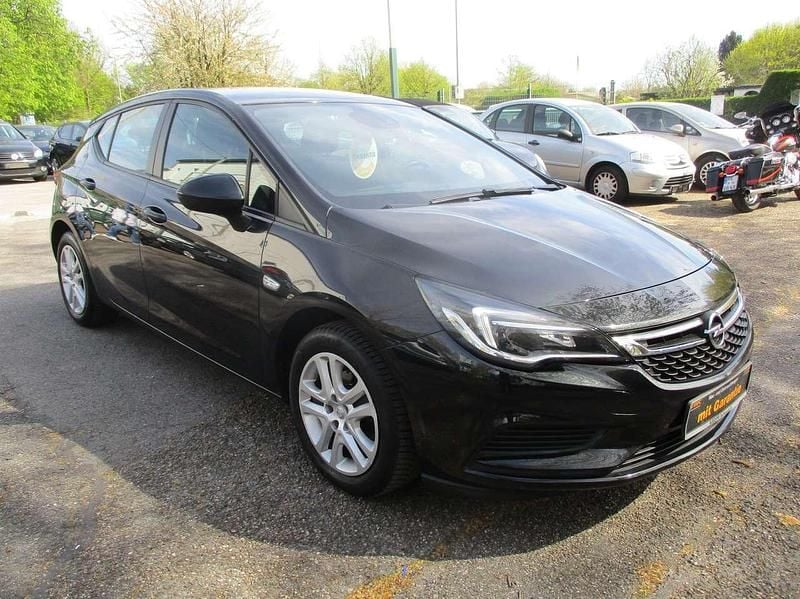 Gebraucht Opel Astra Edition 101 PS (74 kW) 2016 Schwarz Kleinwagen