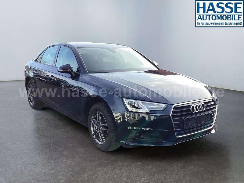 Gebraucht Audi A4 Basis 150 PS (110 kW) 2018 Blau metallic Limousine
