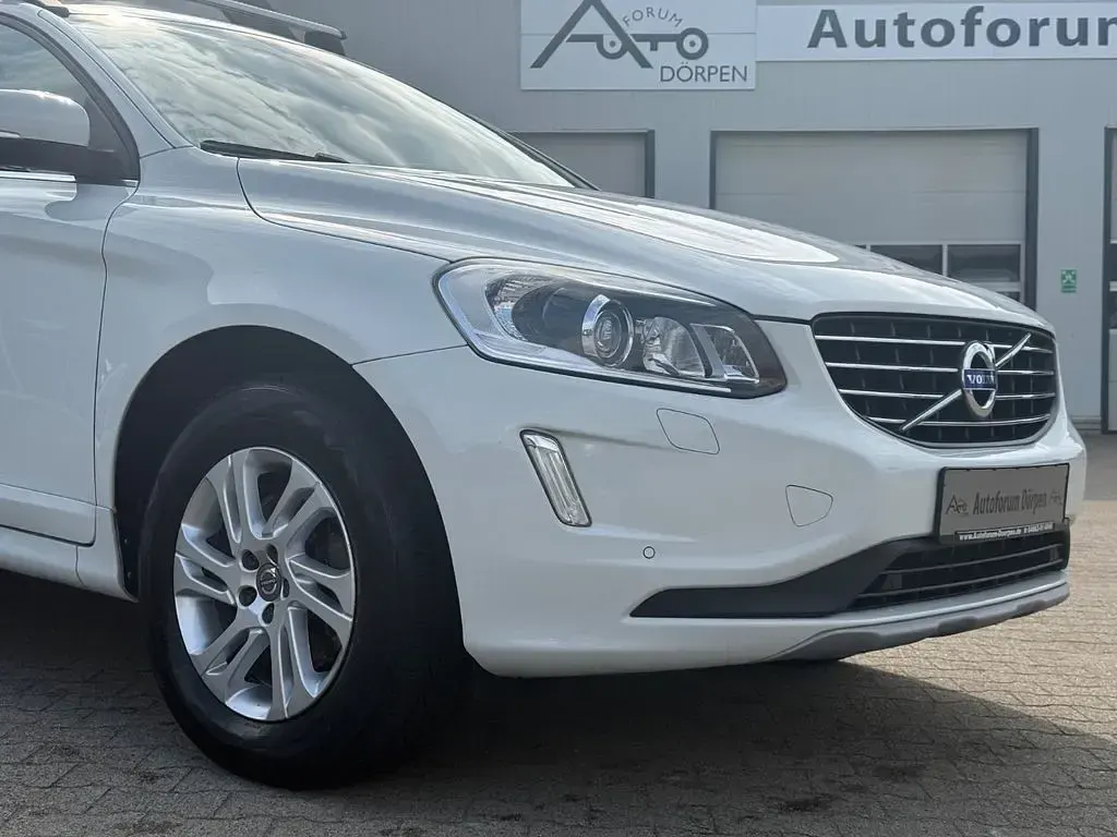 Gebraucht Volvo XC60 Momentum 150 PS (110 kW) 2016 Weiß SUV