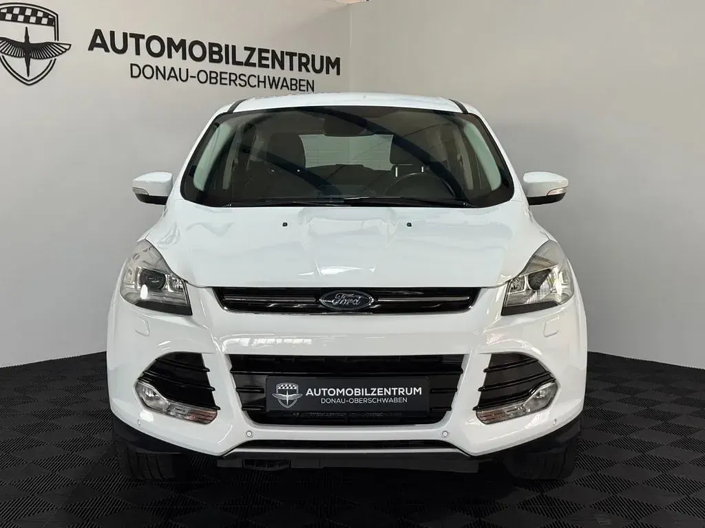 Gebraucht Ford Kuga Titanium 150 PS (110 kW) 2016 Weiß SUV