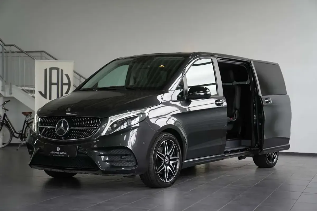 Gebraucht Mercedes V300 AMG line 237 PS (174 kW) 2021 Lackfarbe graphitgrau dunkel Van / Kleinbus