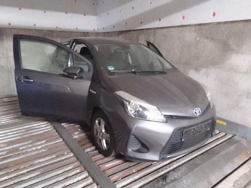 Gebraucht Toyota Yaris Multidrive S 75 PS (55 kW) 2013 Grau Limousine