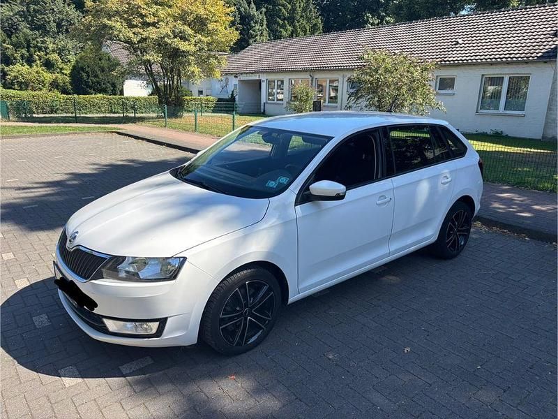 Weiß Gebraucht 2016 Skoda Rapid Active Limousine | 7.600 € (Fairer Preis) - Bild 1/4