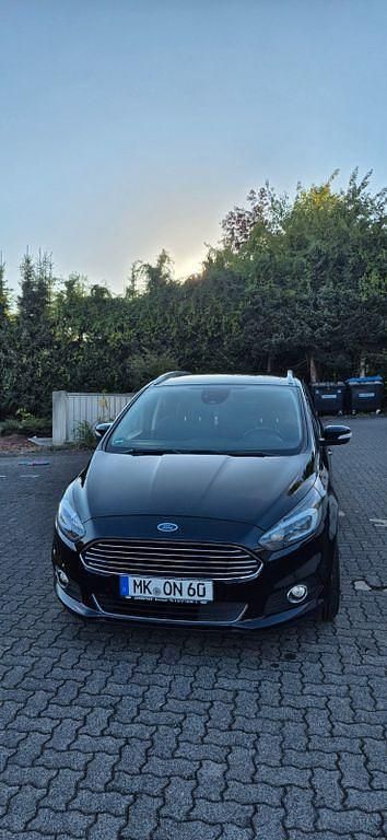 Schwarz Gebraucht 2019 Ford S-MAX Titanium Van / Kleinbus | 17.500 € (Etwas zu teuer) - Bild 1/4