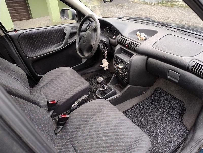 Second-hand Opel Astra 71 CP (52 kW) 1995 Berlinǎ