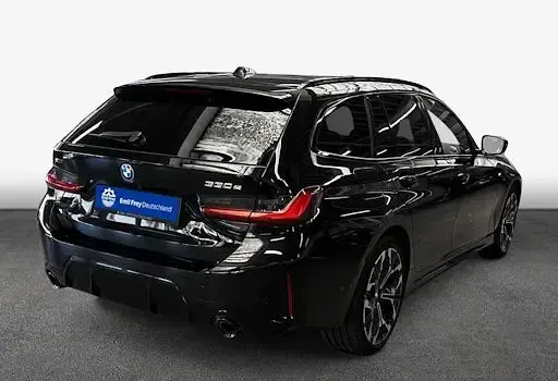 Nowe BMW 330e 292 KM (214 kW) 2025 Czarny Kombi