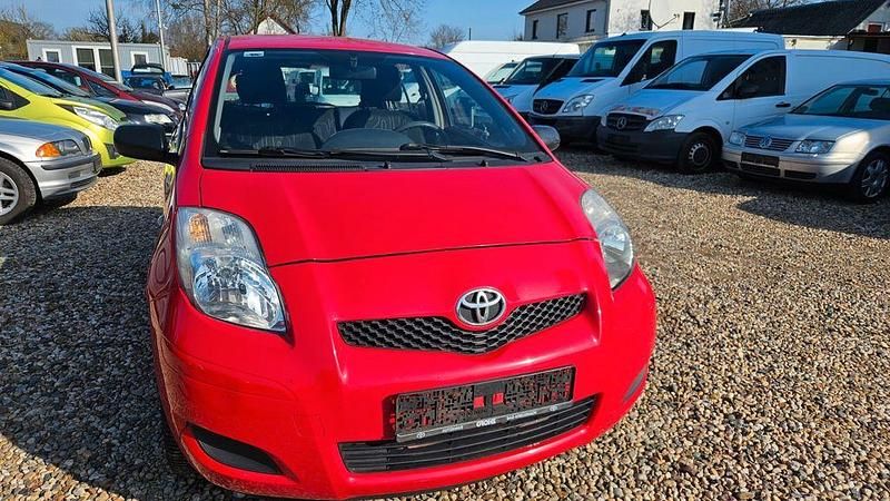 Gebraucht Toyota Yaris 69 PS (50 kW) 2010 Rot Kleinwagen