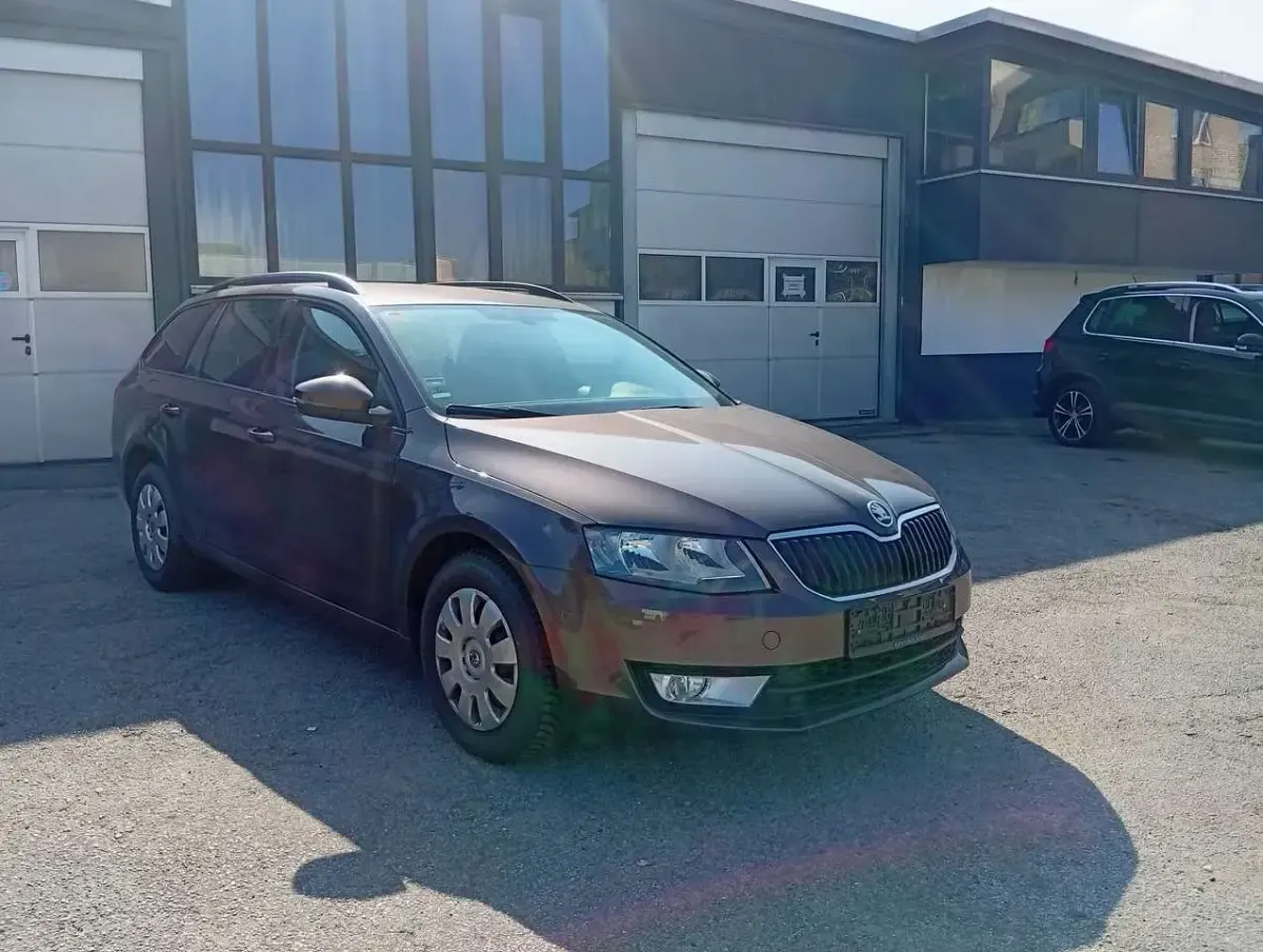 Gebraucht Skoda Octavia Ambition 105 PS (77 kW) 2013 Topazbraun metallic Kombi