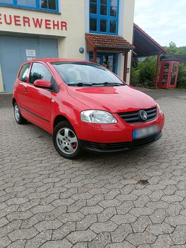 Rot Gebraucht 2005 VW Fox Kleinwagen | 1.850 € (Fairer Preis) - Bild 1/4