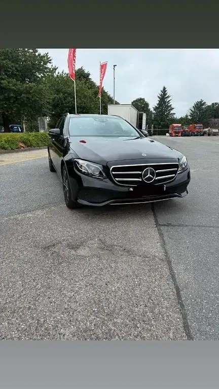 Gebraucht Mercedes E300 194 PS (142 kW) 2019 Schwarz Kombi