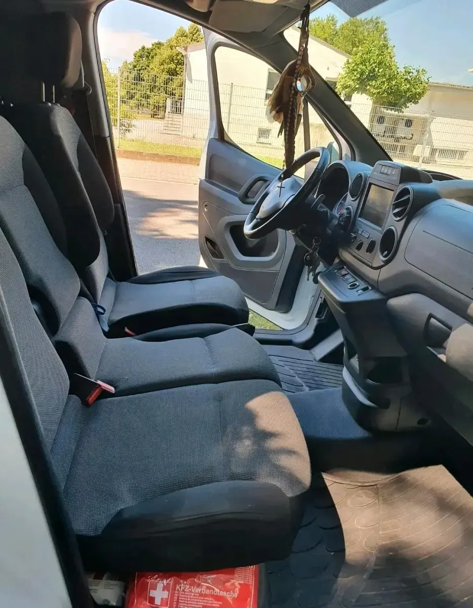 Gebraucht Peugeot Partner 99 PS (72 kW) 2017 Weiß Van / Kleinbus
