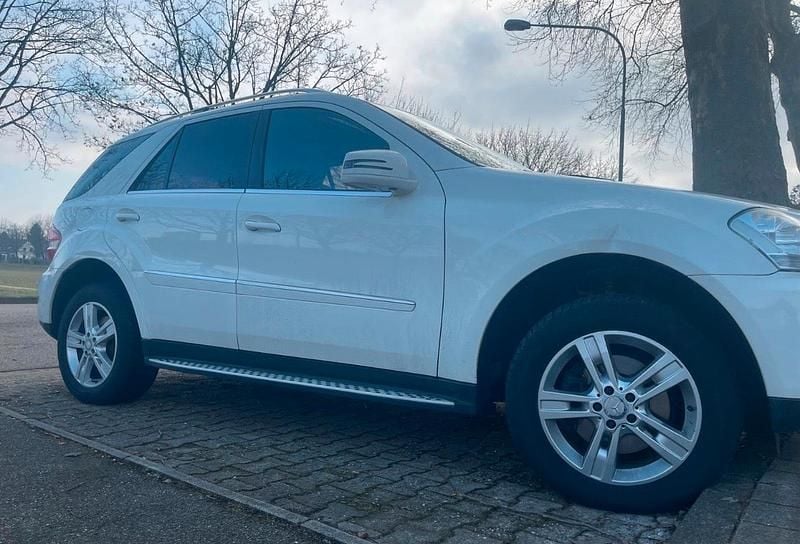 Gebraucht Mercedes ML350 245 PS (180 kW) 2011 Weiß SUV