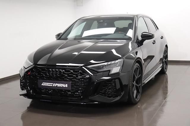Gebraucht Audi RS3 Sportback Ambiente 400 PS (294 kW) 2023 Mythosschwarz metallic Kleinwagen