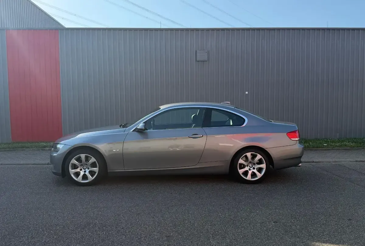 Gebraucht BMW 330 Performance 231 PS (169 kW) 2007 Grau Coupé