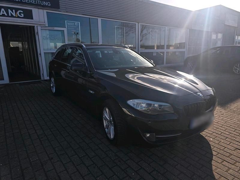 Gebraucht BMW 520 184 PS (135 kW) 2011 Schwarz Kombi