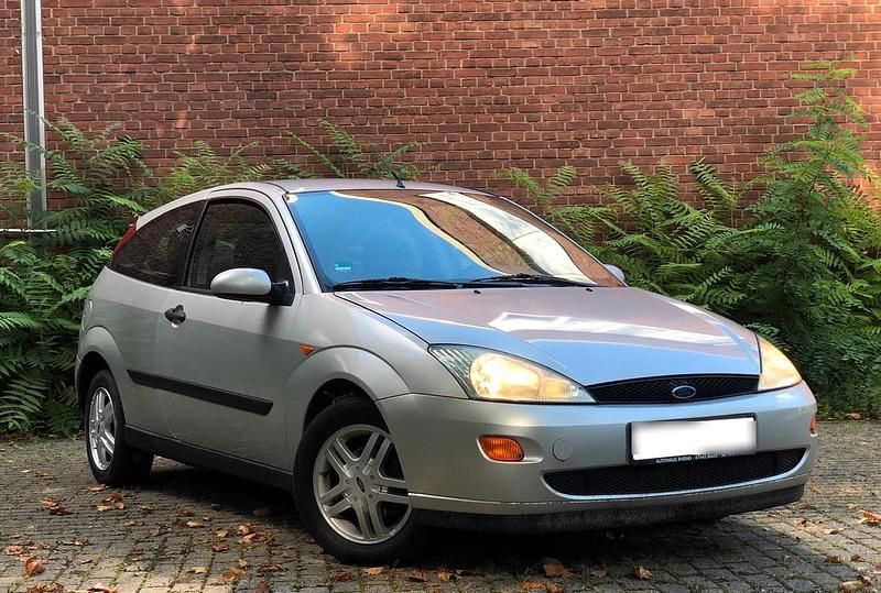 Silber Gebraucht 2001 Ford Focus Kleinwagen | 1.150 € (Fairer Preis) - Bild 1/4