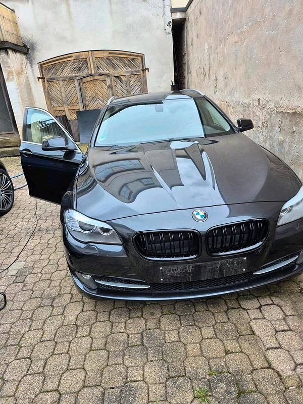 Gebraucht BMW 520 184 PS (135 kW) 2012 Grau Limousine