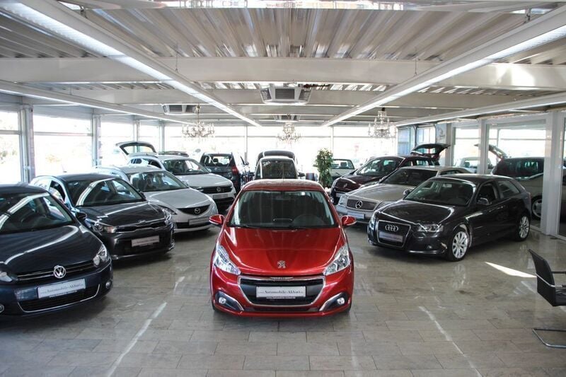 Rot Gebraucht 2019 Peugeot 208 Active Kleinwagen | 7.290 € (Guter Preis) - Bild 1/4