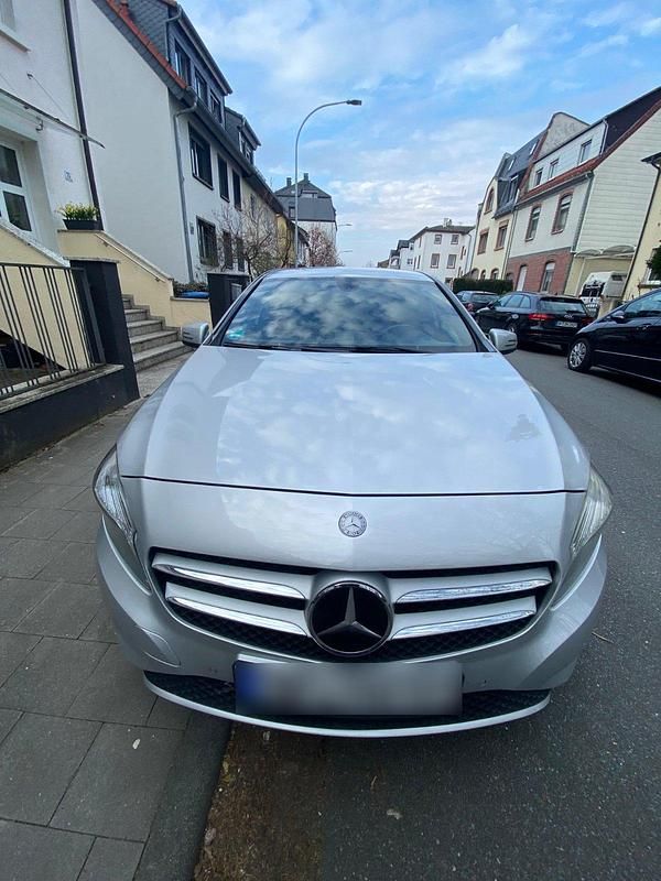 Gebraucht Mercedes A180 120 PS (88 kW) 2012 Silber Limousine