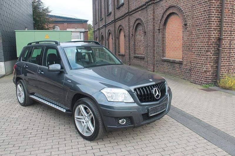 Grau Gebraucht 2012 Mercedes GLK220 SUV | 18.980 € (Teuer) - Bild 1/4
