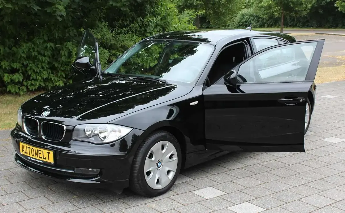 Gebraucht BMW 116 122 PS (89 kW) 2010 Schwarz ii Kleinwagen
