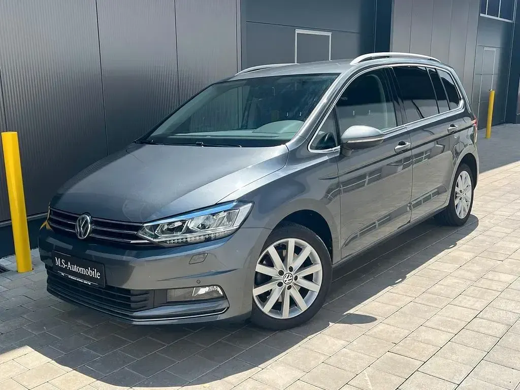 Gebraucht VW Touran Highline 150 PS (110 kW) 2019 Grau Van / Kleinbus