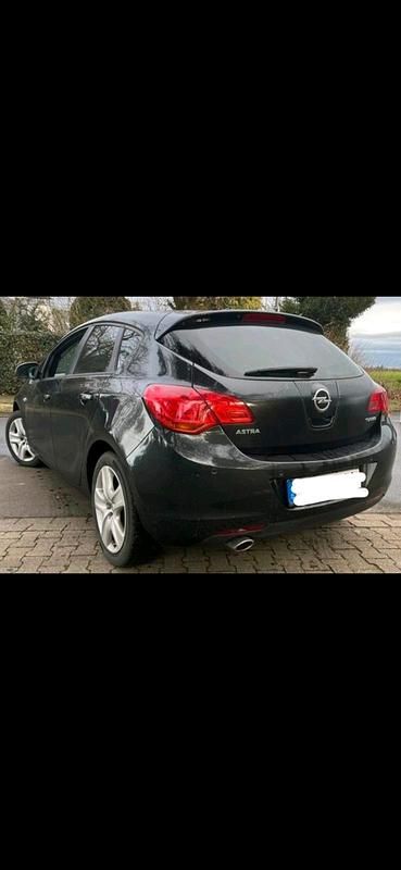 Gebraucht Opel Astra 140 PS (102 kW) 2012 Schwarz Limousine