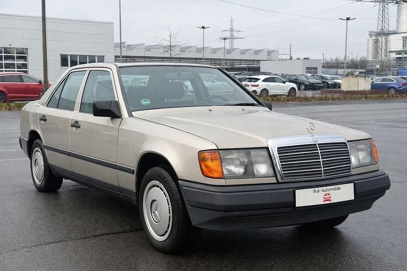 Gebraucht Mercedes E260 160 PS (117 kW) 1988 Silber Limousine