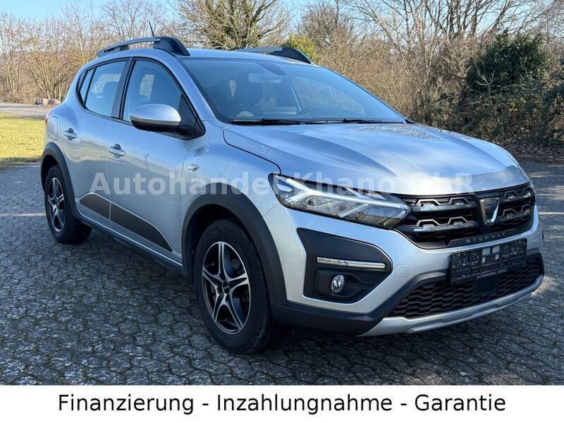 Grau Gebraucht 2022 Dacia Sandero Stepway Kleinwagen | 15.450 € (Fairer Preis) - Bild 1/4