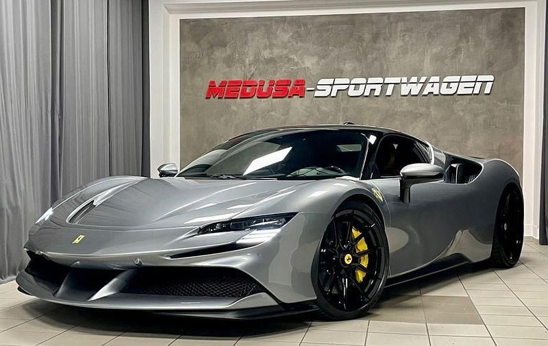 Grau Gebraucht 2021 Ferrari SF90 | 399.999 € (Fairer Preis) - Bild 1/4