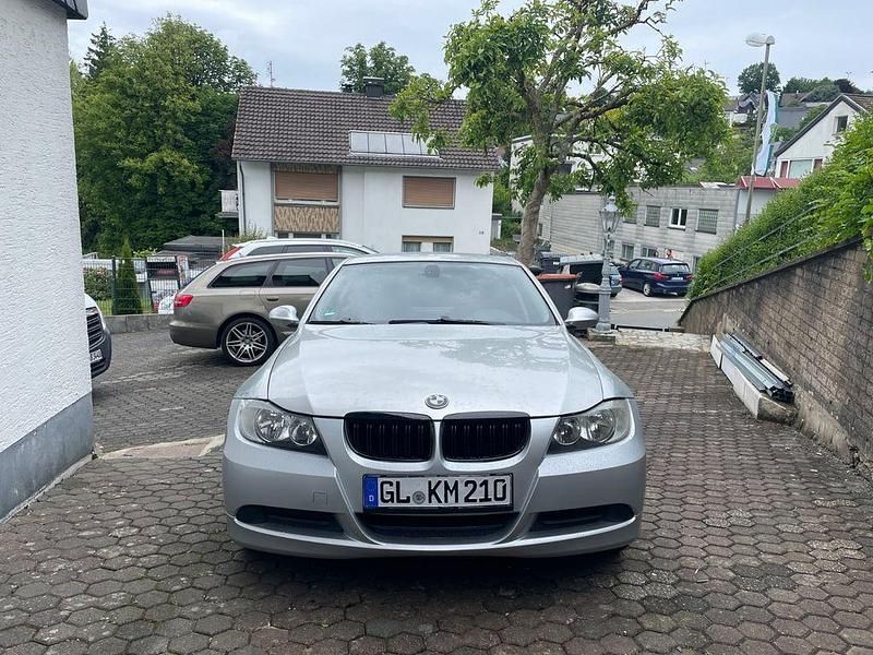 Silber Gebraucht 2007 BMW 318 Limousine | 4.200 € (Fairer Preis) - Bild 1/4