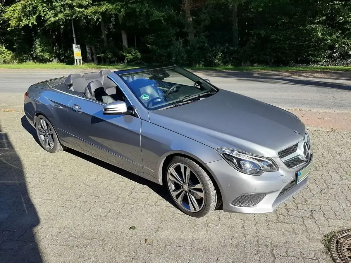 Gebraucht Mercedes E220 AMG line 170 PS (125 kW) 2015 Silber Cabrio
