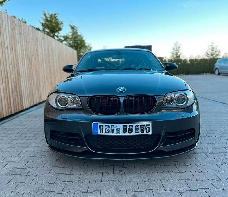 Grau Gebraucht 2008 BMW 135 Kleinwagen | 11.900 € (Superpreis) - Bild 1/4