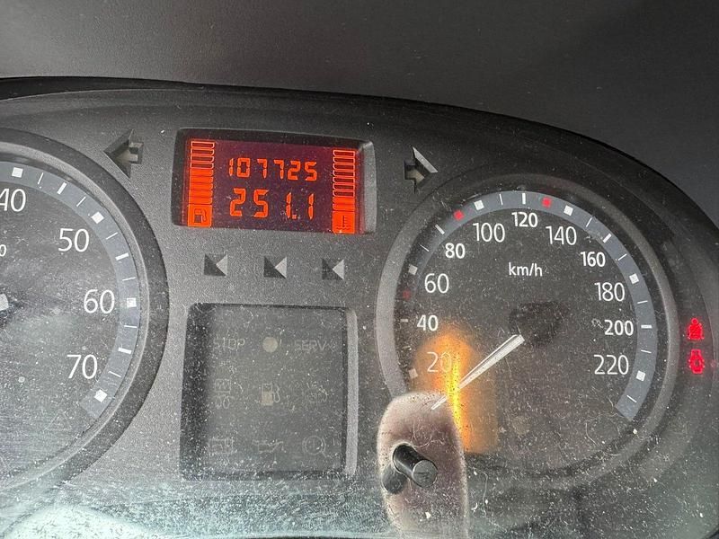 Second-hand Renault Clio II 59 CP (43 kW) 2009 Roșu Hatchback