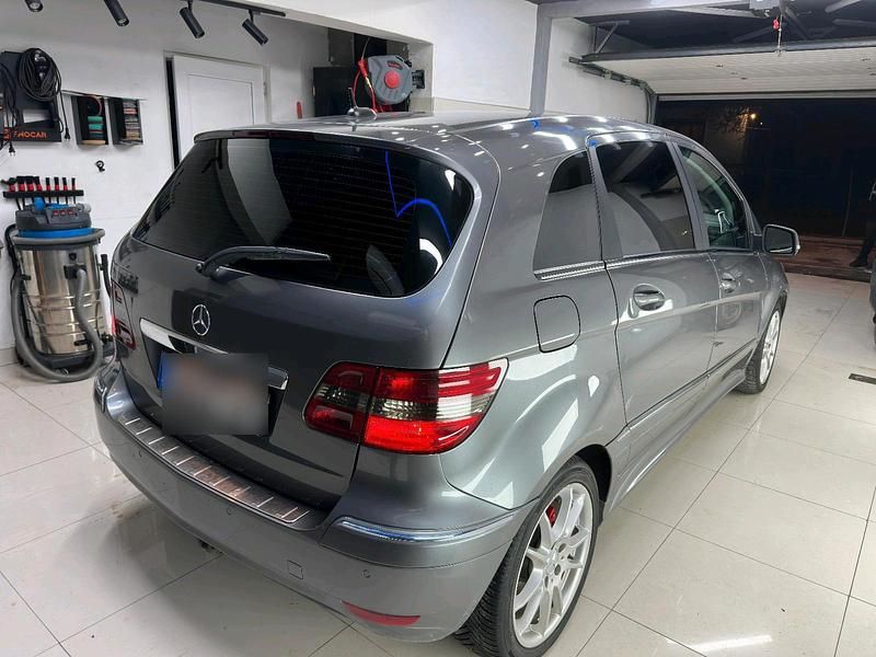 Gebraucht Mercedes B200 140 PS (102 kW) 2010 Grau Van / Kleinbus