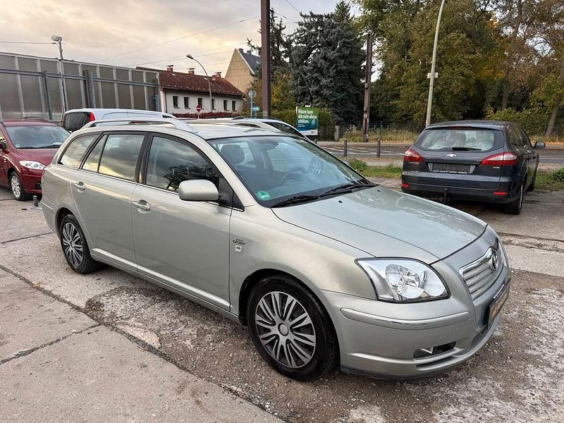 Light olive mica metallic Gebraucht 2005 Toyota Avensis Sol Kombi | 1.990 € (Fairer Preis) - Bild 1/4