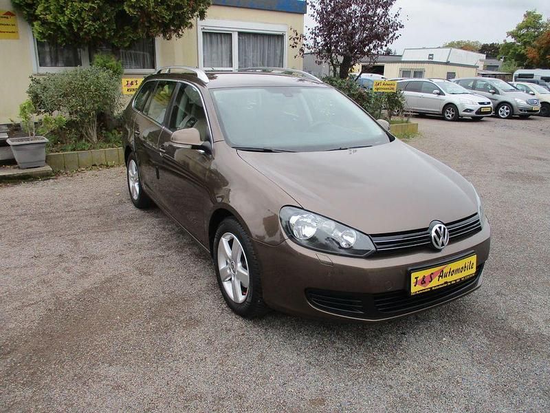 Braun Gebraucht 2011 VW Golf VI Comfortline Kombi | 6.800 € (Teuer) - Bild 1/4