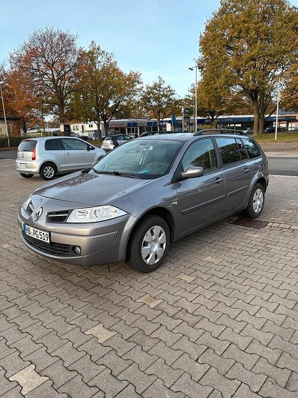 Grau Gebraucht 2008 Renault Mégane GrandTour Kombi | 1.800 € (Fairer Preis) - Bild 1/4