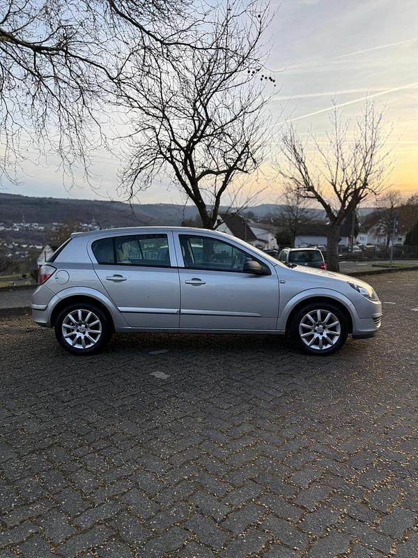 Gebraucht Opel Astra 105 PS (77 kW) 2004 Kleinwagen