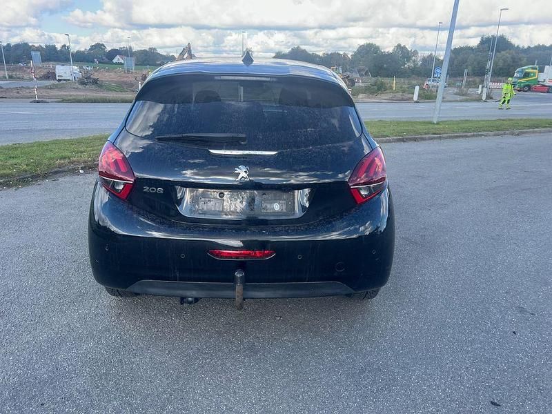 Gebraucht Peugeot 208 Allure 99 PS (72 kW) 2018 Schwarz Kleinwagen