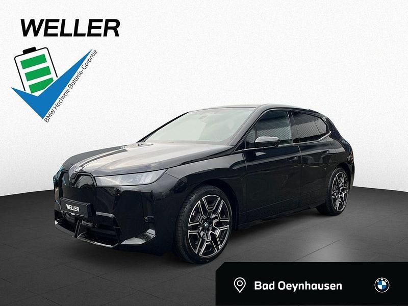 Black sapphire (schwarz) Neu 2025 BMW iX M Sport SUV | 86.737 € (Fairer Preis) - Bild 1/4