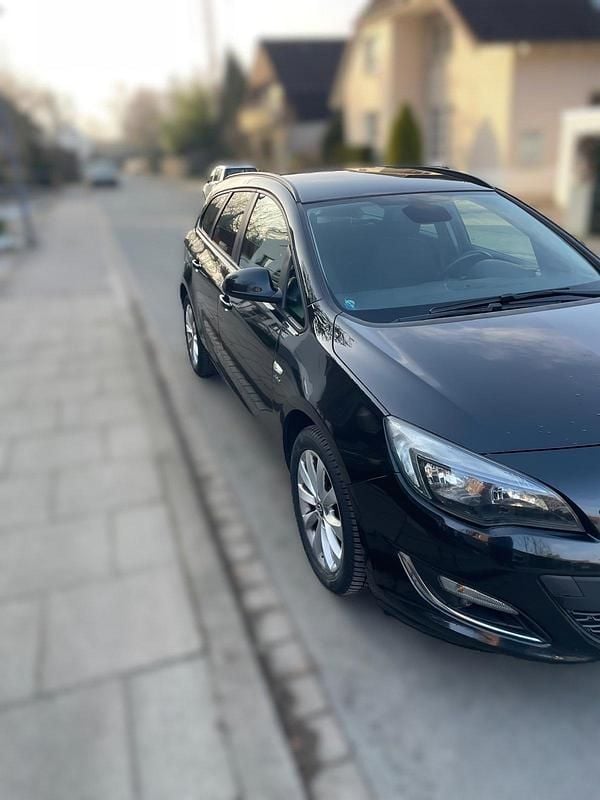 Gebraucht Opel Astra 165 PS (121 kW) 2013 Schwarz Kombi