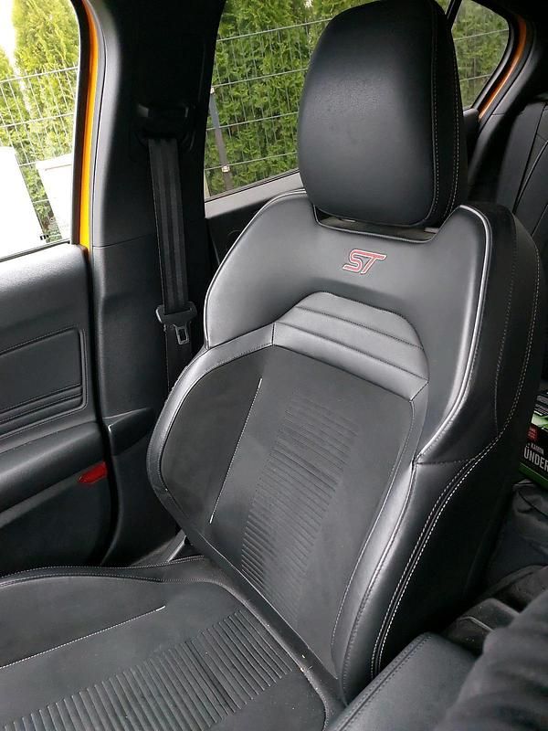 Gebraucht Ford Focus ST 280 PS (205 kW) 2018 Orange Limousine