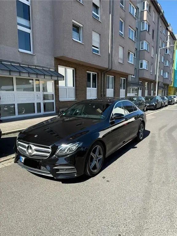 Gebraucht Mercedes E200 AMG 160 PS (117 kW) 2019 Schwarz Limousine