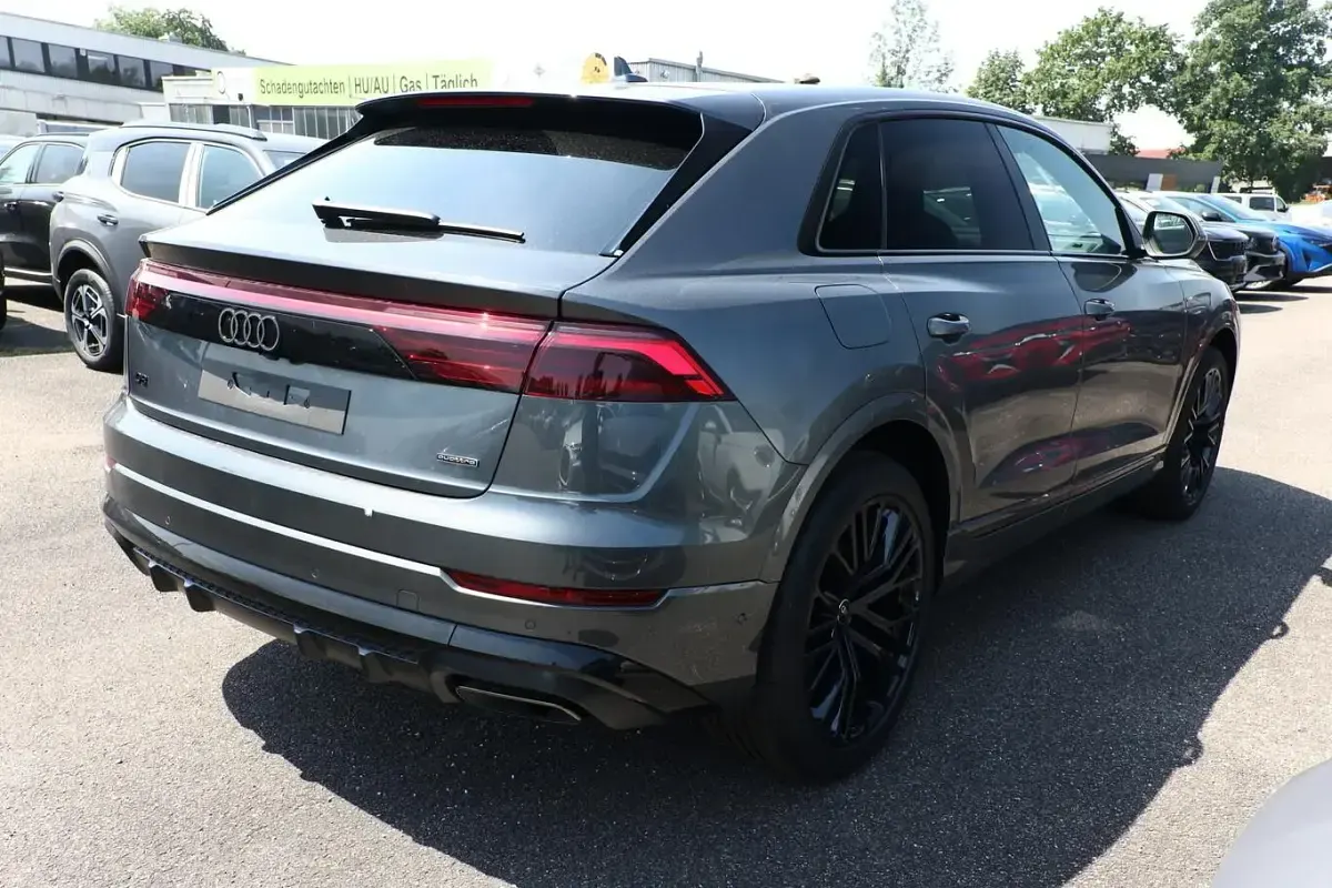 Neu Audi Q8 S-Line 286 PS (210 kW) 2026 Daytonagrau perleffekt SUV