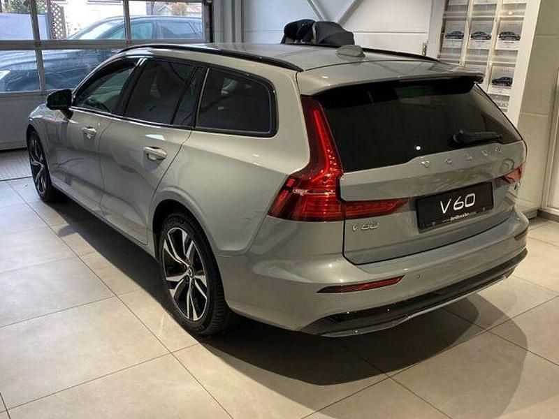 Gebraucht Volvo V60 Plus 197 PS (144 kW) 2024 Vapour grey Kombi